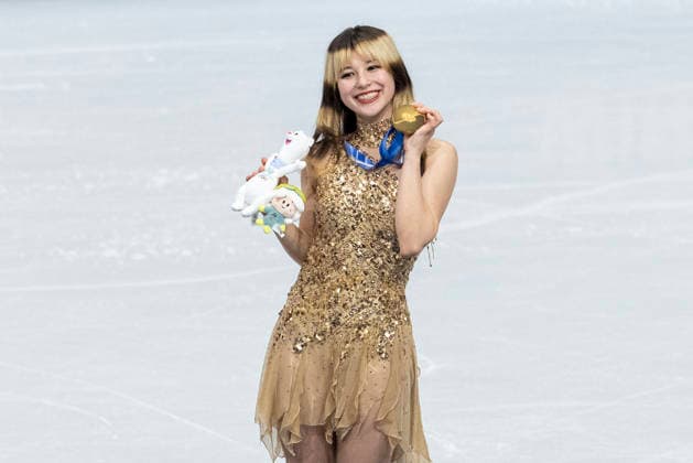 Figure skating, Eiskunstlauf - Milano Cortina 2026 Winter Olympics: Day 13 Gold medalist Alysa Liu of Team United States celebrates on the podium during the medal ceremony for the Women s Single Skating on day thirteen of the Milano Cortina 2026 Winter Olympic Games, Olympische Spiele, Olympia, OS at Milano Ice Skating Arena on February 19, 2026 in Milan, Italy. Milano Italy  Copyright: xAndrzejxIwanczukx originalFilename:iwanczuk-figuresk260220_npTaG.jpg