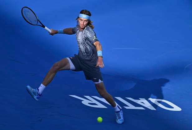 ATP, Tennis Herren Qatar Exxonmobil Open 2026 tennis tournament in Doha - 19 Feb 2026 Andrey Rublev of Russia plays against Stefanos Tsitsipas of Greece (not in view) during their men s singles quarter final match at the ATP Qatar Exxonmobil Open 2026 tennis tournament at the Khalifa International Tennis Complex. Andrey Rublev won against Andrey Rublev 6-3,7-6. Doha Qatar Copyright: xNoushadxVariyattiyakkalx xSOPAxImagesx NVRITYAKAL2-011