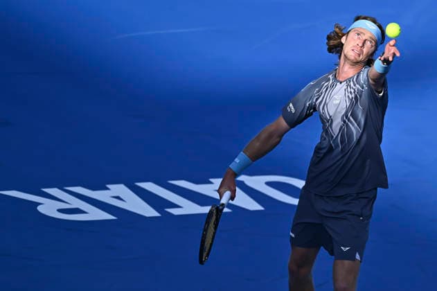 ATP, Tennis Herren Qatar Exxonmobil Open 2026 tennis tournament in Doha - 19 Feb 2026 Andrey Rublev of Russia plays against Stefanos Tsitsipas of Greece (not in view) during their men s singles quarter final match at the ATP Qatar Exxonmobil Open 2026 tennis tournament at the Khalifa International Tennis Complex. Andrey Rublev won against Andrey Rublev 6-3,7-6. Doha Qatar Copyright: xNoushadxVariyattiyakkalx xSOPAxImagesx NVRITYAKAL2-013