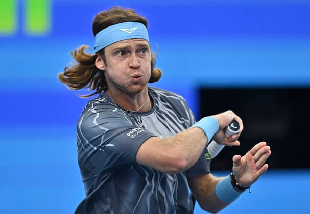 February 19, 2026, Doha, Qatar: Andrey Rublev of Russia plays against Stefanos Tsitsipas of Greece (not in view) during their men s singles quarter final match at the ATP, Tennis Herren Qatar Exxonmobil Open 2026 tennis tournament at the Khalifa International Tennis Complex. Andrey Rublev won against Andrey Rublev 6-3,7-6. ATP Qatar Exxonmobil Open 2026 Tennis Tournament In Doha - 19 Feb 2026  - ZUMAs197 20260219_aaa_s197_200 Copyright: xNoushadxVariyattiyakkalx
