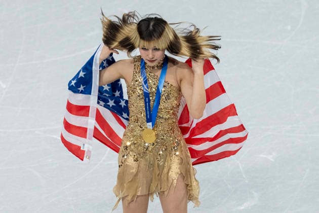 Figure skating, Eiskunstlauf - Milano Cortina 2026 Winter Olympics: Day 13 Gold medallist USA s Alysa Liu poses with her medal following the victory ceremony of the figure skating women s single free skating final during the Milano Cortina 2026 Winter Olympic Games, Olympische Spiele, Olympia, OS at Milano Ice Skating Arena in Milan on February 19, 2026. Milano Italy  Copyright: xAndrzejxIwanczukx originalFilename:iwanczuk-figuresk260220_npB06.jpg