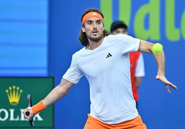February 19, 2026, Doha, Qatar: Stefanos Tsitsipas of Greece plays against Andrey Rublev of Russia (not in view) during their men s singles quarter final match at the ATP, Tennis Herren Qatar Exxonmobil Open 2026 tennis tournament at the Khalifa International Tennis Complex. Andrey Rublev won against Andrey Rublev 6-3,7-6. ATP Qatar Exxonmobil Open 2026 Tennis Tournament In Doha - 19 Feb 2026  - ZUMAs197 20260219_aaa_s197_218 Copyright: xNoushadxVariyattiyakkalx