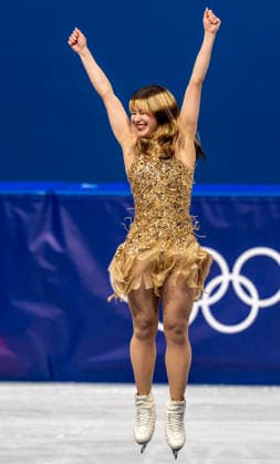 February 19, 2026, Milan, Lombardy, Italy: American ALYSA LIU jumps to the medal stand and takes home the gold medal in the Women Single Skating- Free Skating medal round Thursday night at this Milano Cortina 2026 Olympics. Milan Italy - ZUMAa35_ 20260219_oly_a35_021 Copyright: xDanielxA.xAndersonx