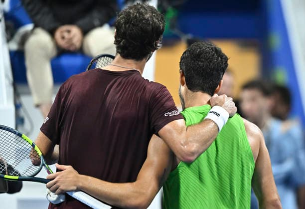 ATP, Tennis Herren Qatar Exxonmobil Open-Quarter Final Carlos Alcaraz (R) of Spain shakes hands with Karen Khachanov of Russia after winning their men s singles quarter-final match at the ATP Qatar ExxonMobil Open 2026 tennis tournament at the Khalifa International Tennis Complex in Doha, Qatar, on February 19, 2026. DOHA Qatar Copyright: xNOUSHADx