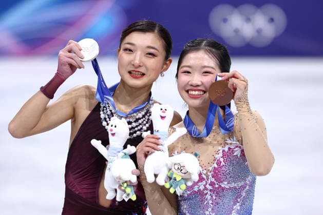(L-R) Kaori Sakamoto, Ami Nakai (JPN), FEBRUARY 19, 2026 - Figure skating, Eiskunstlauf : Women s Medal Ceremony during the Milano Cortina 2026 Olympic Winter games, Winterspiele,Spiele, Summer games at Milano Ice Skating Arena in Milan, Italy. Noxthirdxpartyxsales  aflo_320566446