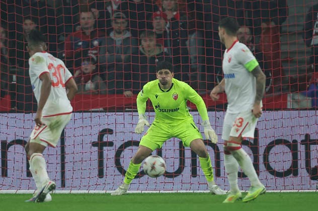 Lille v Crvena Zvezda, UEFA Europa League knock out play-offs 1st leg, season 2025 2026 goalkeeper Matheus Magalhaes of Crvena Zvezda in action during the UEFA Europa League 2025 26 League play-offs1st leg match between Lille and FK Crvena Zvezda at Stadium Pierre Mauroy on February 19, 2026 in Lille, France. Lille France Copyright: xPedjaxMilosavljevic STARSPORTx x