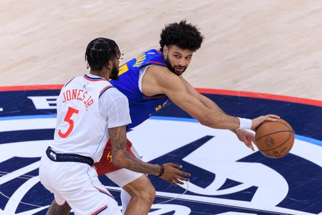 February 19, 2026, Inglewood, California, USA: Jamal Murray 27 of the Denver Nuggets passes the ball as Derrick Jones Jr. 5 of the Los Angeles Clippers guards during their regular season NBA, Basketball Herren, USA game on Thursday February 19, 2026 at Intuit Dome in Inglewood, California. ARIANA RUIZ PI Inglewood USA - ZUMAp124 20260219_zaa_p124_008 Copyright: xArianaxRuizx