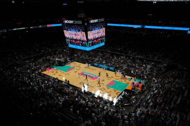February 19, 2026, Austin, Texas, USA: The San Antonio Spurs play the Phoenix Suns in an NBA, Basketball Herren, USA game on February 19, 2026 in Austin, Texas. The Spurs won, 121-94. Austin USA - ZUMAc201 20260219_zap_c201_032 Copyright: xScottxColemanx