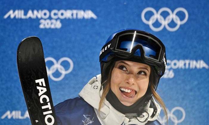 (260220) -- BEIJING, Feb. 20, 2026 -- Gu Ailing of China reacts during the qualification of freestyle skiing women s freeski halfpipe at the Milan-Cortina 2026 Olympic Winter games, Winterspiele,Spiele, Summer games in Livigno, Italy, Feb. 19, 2026. ) XINHUA PHOTOS OF THE DAY ZhangxHongxiang 