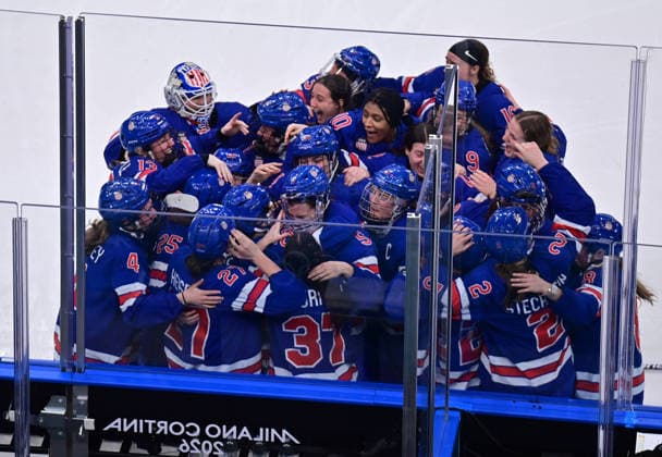 260219 -- MILAN, Feb. 19, 2026 -- Players of the United States celebrate after the Ice hockey, Eishockey women s gold medal game between the United States and Canada at the Milan-Cortina 2026 Olympic Winter games, Winterspiele,Spiele, Summer games in Milan, Italy, Feb. 19, 2026. MICO2026ITALY-MILAN-OLYMPIC WINTER GAMES-ICE HOCKEY-WOMEN-GOLD MEDAL GAME-USA VS CAN TaoxXiyi  (MICO2026)ITALY-MILAN-OLYMPIC WINTER GAMES-ICE HOCKEY-WOMEN-GOLD MEDAL GAME-USA VS CAN IMAGO TaoxXiyi  imago images 0848108280