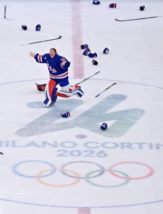 260219 -- MILAN, Feb. 19, 2026 -- Goalkeeper Ava McNaughton of the United States celebrates after the Ice hockey, Eishockey women s gold medal game between the United States and Canada at the Milan-Cortina 2026 Olympic Winter games, Winterspiele,Spiele, Summer games in Milan, Italy, Feb. 19, 2026. MICO2026ITALY-MILAN-OLYMPIC WINTER GAMES-ICE HOCKEY-WOMEN-GOLD MEDAL GAME-USA VS CAN TaoxXiyi  (MICO2026)ITALY-MILAN-OLYMPIC WINTER GAMES-ICE HOCKEY-WOMEN-GOLD MEDAL GAME-USA VS CAN IMAGO TaoxXiyi  imago images 0848108300