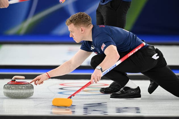 (260220) -- CORTINA D AMPEZZO, Feb. 20, 2026 -- Bobby Lammie of Britain competes during the curling men s semi-final match between Britain and Switzerland at the 2026 Milan-Cortina Winter Olympics in Cortina, Italy, Feb. 19, 2026. ) (MICO2026)ITALY-CORTINA D AMPEZZO-OLYMPIC Winter games, Winterspiele,Spiele, Summer games CURLING-MEN-SEMI-FINAL-GBR VS SUI LianxYi 