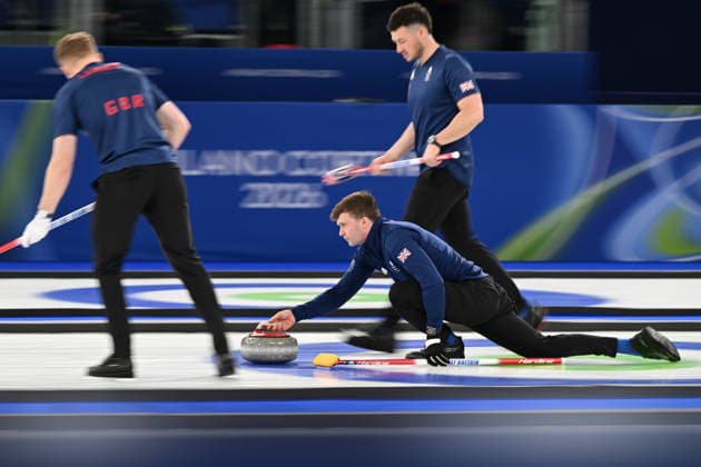 (260220) -- CORTINA D AMPEZZO, Feb. 20, 2026 -- Bruce Mouat (bottom) of Britain competes during the curling men s semi-final match between Britain and Switzerland at the 2026 Milan-Cortina Winter Olympics in Cortina, Italy, Feb. 19, 2026. ) (MICO2026)ITALY-CORTINA D AMPEZZO-OLYMPIC Winter games, Winterspiele,Spiele, Summer games CURLING-MEN-SEMI-FINAL-GBR VS SUI LianxYi 