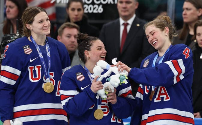 (260220) -- MILAN, Feb. 20, 2026 -- Caroline Harvey (R) of the United States interacts with teammate Cayla Barnes during the awarding ceremony after the Ice hockey, Eishockey women s gold medal game between the United States and Canada at the Milan-Cortina 2026 Olympic Winter games, Winterspiele,Spiele, Summer games in Milan, Italy, Feb. 19, 2026. ) (MICO2026)ITALY-MILAN-OLYMPIC WINTER GAMES-ICE HOCKEY-WOMEN-GOLD MEDAL GAME-USA VS CAN WangxKaiyan 