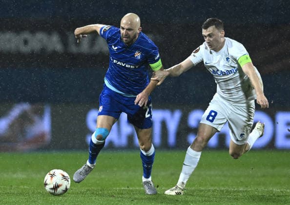 (260220) -- ZAGREB, Feb. 20, 2026 -- Bryan Heyen of KRC Genk vies with Josip Misic (L) of GNK Dinamo during the UEFA Europa League 2025 26 Knockout Play-off First Leg match between GNK Dinamo and KRC Genk at Stadion Maksimir in Zagreb, Croatia, on Feb. 19, 2026. (Photo by PIXSELL via Xinhua) (SP)CROATIA-ZAGREB-FOOTBALL-UEFA-GNK DINAMO VS KRC GENK MarkoxLukunic 
