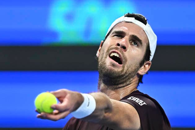 February 19, 2026, Doha, Qatar: Karen Khachanov of Russia plays against Carlos Alcaraz of Spain (not in view) during their men s singles quarter final match at the ATP, Tennis Herren Qatar Exxonmobil Open 2026 tennis tournament at the Khalifa International Tennis Complex. Carlos Alcarazwon against Karen Khachanov 6-7,6-4,6-3. Doha Qatar - ZUMAs197 20260219_aaa_s197_348 Copyright: xNoushadxVariyattiyakkalx