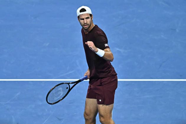 February 19, 2026, Doha, Qatar: Karen Khachanov of Russia plays against Carlos Alcaraz of Spain (not in view) during their men s singles quarter final match at the ATP, Tennis Herren Qatar Exxonmobil Open 2026 tennis tournament at the Khalifa International Tennis Complex. Carlos Alcarazwon against Karen Khachanov 6-7,6-4,6-3. ATP Qatar Exxonmobil Open 2026 Tennis Tournament In Doha - 19 Feb 2026  - ZUMAs197 20260219_aaa_s197_349 Copyright: xNoushadxVariyattiyakkalx