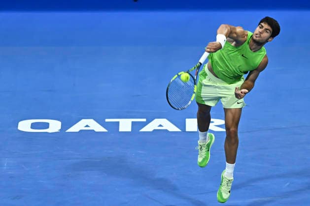 February 19, 2026, Doha, Qatar: Carlos Alcaraz of Spain plays against Karen Khachanov of Russia (not in view) during their men s singles quarter final match at the ATP, Tennis Herren Qatar Exxonmobil Open 2026 tennis tournament at the Khalifa International Tennis Complex. Carlos Alcarazwon against Karen Khachanov 6-7,6-4,6-3. Doha Qatar - ZUMAs197 20260219_aaa_s197_352 Copyright: xNoushadxVariyattiyakkalx