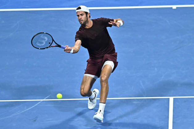 February 19, 2026, Doha, Qatar: Karen Khachanov of Russia plays against Carlos Alcaraz of Spain (not in view) during their men s singles quarter final match at the ATP, Tennis Herren Qatar Exxonmobil Open 2026 tennis tournament at the Khalifa International Tennis Complex. Carlos Alcarazwon against Karen Khachanov 6-7,6-4,6-3. Doha Qatar - ZUMAs197 20260219_aaa_s197_357 Copyright: xNoushadxVariyattiyakkalx
