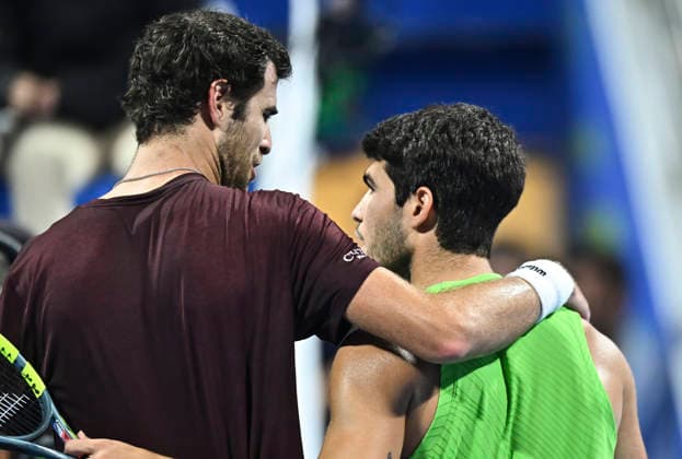 February 19, 2026, Doha, Qatar: Carlos Alcaraz (R) of Spain shakes hands with Karen Khachanov of Russia after winning their men s singles quarter-final match at the ATP, Tennis Herren Qatar ExxonMobil Open 2026 tennis tournament at the Khalifa International Tennis Complex. Carlos Alcarazwon against Karen Khachanov 6-7,6-4,6-3. Doha Qatar - ZUMAs197 20260219_aaa_s197_376 Copyright: xNoushadxVariyattiyakkalx