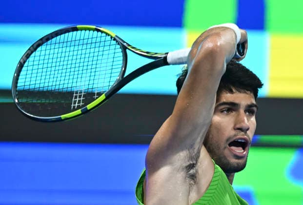 February 19, 2026, Doha, Qatar: Carlos Alcaraz of Spain plays against Karen Khachanov of Russia (not in view) during their men s singles quarter final match at the ATP, Tennis Herren Qatar Exxonmobil Open 2026 tennis tournament at the Khalifa International Tennis Complex. Carlos Alcarazwon against Karen Khachanov 6-7,6-4,6-3. Doha Qatar - ZUMAs197 20260219_aaa_s197_378 Copyright: xNoushadxVariyattiyakkalx