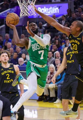 (260220) -- SAN FRANCISCO, Feb. 20, 2026 -- Jaylen Brown (C) of Boston Celtics goes for a layup during the 2025-2026 NBA, Basketball Herren, USA regular season game between Golden State Warriors and Boston Celtics in San Francisco, the United States, Feb. 19, 2026. (Photo by Xinhua) (SP)U.S.-SAN FRANCISCO-BASKETBALL-NBA-WARRIORS VS CELTICS ArthurxDong 