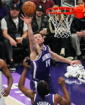 (260220) -- SACRAMENTO, Feb. 20, 2026 -- Drew Eubanks of Sacramento Kings defends during the 2025-2026 NBA, Basketball Herren, USA regular season basketball game between Sacramento Kings and Orlando Magic in Sacramento, the United States, Feb. 19, 2026. (Photo by Xinhua) (SP)U.S.-SACRAMENTO-BASKETBALL-NBA-MAGIC VS KINGS SunxYuxuan 