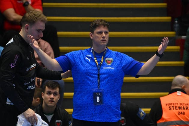Dinamo Bucharest v Fuchse Berlin - EHF Champions League Men 2025 26 Nicolej Krickau, head coach of Fuchse Berlin, reacts during the EHF Champions League Men 2025 26 Group Phase game between Dinamo Bucharest and Fuchse Berlin in Bucharest, Romania, on February 19, 2026. Brasov Romania  Copyright: xAlexxNicodimx originalFilename:nicodim-dinamobu260219_npXpJ.jpg