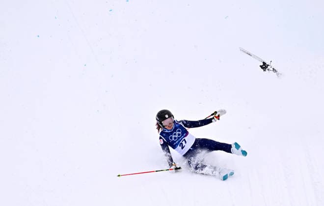 (260220) -- LIVIGNO, Feb. 20, 2026 -- Arai Nakiko of Japan falls onto the snow during the freestyle skiing women s ski cross seeding at the Milan-Cortina 2026 Olympic Winter games, Winterspiele,Spiele, Summer games in Livigno, Italy, Feb. 20, 2026. ) (MICO2026)ITALY-LIVIGNO-OLYMPIC WINTER GAMES-FREESTYLE SKIING-WOMEN S SKI CROSS-SEEDING ZhangxHongxiang 