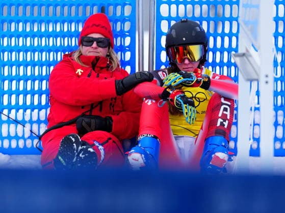 February 20, 2026, Livigno, Italy: Canada s Brittany Phelan is comforted by a team member after being eliminated in the women s ski cross quarterfinal at the Milano Cortina 2026 Winter Olympic Games, Olympische Spiele, Olympia, OS in Livigno, Italy, Friday, Feb. 20, 2026. Canada News - February 20, 2026  - ZUMAc35_ 20260220_zaf_c35_015 Copyright: xSeanxKilpatrickx