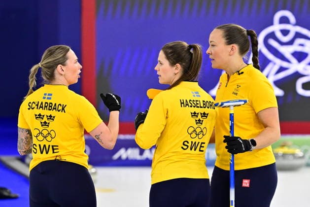 CORTINA, ITALY 20260220 Sweden s Agnes Knochenhauer and Sara McManus of Team Hasselborg during the women s semifinal match between Sweden and Canada in the Olympic curling in Cortina. *** The image is included in the SPORTS PACKAGE. For others PAYMENT IMAGE *** CORTINA ITALY x10030x *** CORTINA, ITALY 20260220 Sweden s Agnes Knochenhauer and Sara McManus of Team Hasselborg during the women s semifinal match between Sweden and Canada in the Olympic curling in Cortina The image is included in the SPORTS PACKAGE For others PAYMENT IMAGE CORTINA ITALY x10030x  Copyright: xJonasxEkströmer TTx 2026 OLYMPICS WOMEN S CURLING SWEDEN-CANADA