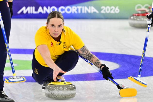 CORTINA, ITALIEN 20260220 Sofia Scharback i lag Hasselborg under damernas semifinalmatch mellan Kanada och Sverige i OS-curlingen i Cortina. *** Bilden ingar i SPORTPAKET. För övriga BETALBILD *** CORTINA ITALIEN x10030x *** CORTINA, ITALY 20260220 Sofia Scharback in the Hasselborg team during the womens semi-final match between Canada and Sweden in the Olympic curling in Cortina The picture is in the SPORT PACKAGE For others PAY PICTURE CORTINA ITALY x10030x  Copyright: xJonasxEkströmer TTx OS 2026 CURLING DAMER SEMIFINAL KANADA-SVERIGE