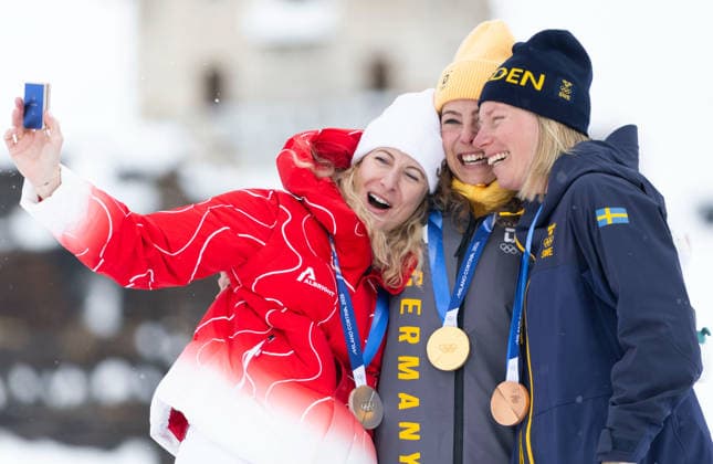 OLYMPICS - Winter Olympic Games, Olympische Spiele, Olympia, OS Milano Cortina 2026 LIVIGNO,ITALY,20.FEB.26 - OLYMPICS, SKI CROSS - Winter Olympic Games Milano Cortina 2026, Skicross, women, final, medal ceremony. Image shows Fanny Smith (SUI), Daniela Maier (GER) and Marielle Berger Sabbatel (FRA). Keywords: medal.  GEPAxpictures xWolfgangxGrebien