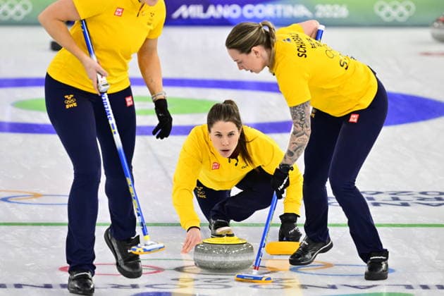 CORTINA, ITALY 20260220 Sweden s Agnes Knochenhauer and Sara McManus of Team Hasselborg during the women s semifinal match between Sweden and Canada in the Olympic curling in Cortina. *** The image is included in the SPORTS PACKAGE. For others PAYMENT IMAGE *** CORTINA ITALY x10030x *** CORTINA, ITALY 20260220 Sweden s Agnes Knochenhauer and Sara McManus of Team Hasselborg during the women s semifinal match between Sweden and Canada in the Olympic curling in Cortina The image is included in the SPORTS PACKAGE For others PAYMENT IMAGE CORTINA ITALY x10030x  Copyright: xJonasxEkströmer TTx 2026 OLYMPICS WOMEN S CURLING SWEDEN-CANADA
