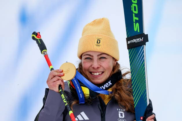 Livigno, Italien 20. Februar 2026: Ski Freestyle Ski Cross Frauen - Olympia 2026 Im Bild: Olympiasiegerin Daniela Maier (GER) gewinnt Gold mit Goldmedaille. Snow Park *** Livigno, Italy 20 February 2026 Ski Freestyle Ski Cross Women Olympia 2026 In the picture Olympic champion Daniela Maier GER wins gold with gold medal Snow Park Copyright: xFotostandx xHettichx