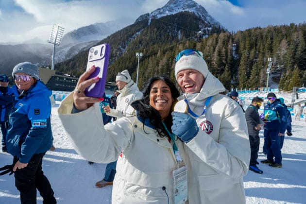 Winter Olympics in Milan Cortina 2026 Anterselva, Italy 20260220. Gold medalist Johannes Dale-Skjevdal from Norway with Minister of Culture and Equality Lubna Jaffery after the 15 km mass start for men in biathlon during the Winter Olympics in Milano Cortina 2026. Photo: Heiko Junge NTB Anterselva Italy EDITORIAL USE ONLY. RESTRICTED USE FOR BETTING COMPANIES Ref:_SPOTZh4LUDp0eQ.jpg *** Winter Olympics in Milan Cortina 2026 Anterselva, Italy 20260220 Gold medalist Johannes Dale Skjevdal from Norway with Minister of Culture and Equality Lubna Jaffery after the 15 km mass start for men in biathlon during the Winter Olympics in Milano Cortina 2026 Photo Heiko Junge NTB Anterselva Italy EDITORIAL USE ONLY RESTRICTED USE FOR BETTING COMPANIES  Copyright: xHeikoxJungex xNTBx
