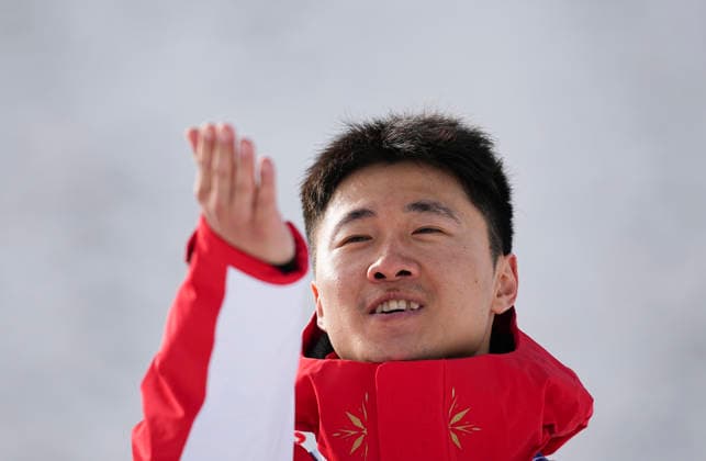 (260220) -- LIVIGNO, Feb. 20, 2026 -- Gold medalist Wang Xindi of China reacts during the awarding ceremony of the freestyle skiing men s aerials at the Milan-Cortina 2026 Olympic Winter games, Winterspiele,Spiele, Summer games in Livigno, Italy, Feb. 20, 2026. ) (MICO2026)ITALY-LIVIGNO-OLYMPIC WINTER GAMES-FREESTYLE SKIING-MEN S AERIALS-FINAL WuxHuiwo 