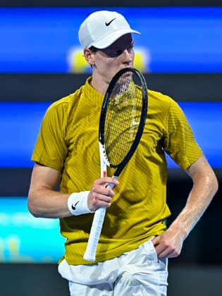 ATP, Tennis Herren QATAR EXXONMOBIL OPEN-QUARTER FINAL Jannik Sinner of Italy is seen in action against Jakub Mensik of Czech Republic in the Quarter final at the ATP men s Qatar ExxonMobil Open 2026 tennis tournament at the Khalifa International Tennis Complex. Jakub Mensik won against Jannik Sinner 7-6,2-6,6-3.?? Doha Qatar Copyright: xNoushadxVariyattiyakkalx xSOPAxImagesx NVRITYAKAL4-031