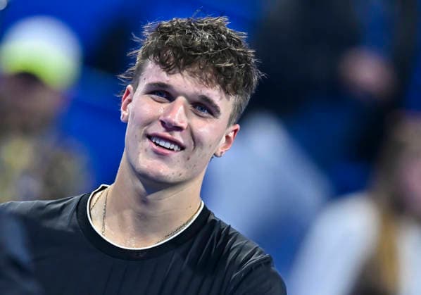 ATP, Tennis Herren QATAR EXXONMOBIL OPEN-QUARTER FINAL Jakub Mensik of Czech Republic celebrates after winning against Jannik Sinner of Italy in the Quarter final at the ATP men s Qatar ExxonMobil Open 2026 tennis tournament at the Khalifa International Tennis Complex. Jakub Mensik won against Jannik Sinner 7-6,2-6,6-3.?? Doha Qatar Copyright: xNoushadxVariyattiyakkalx xSOPAxImagesx NVRITYAKAL4-051