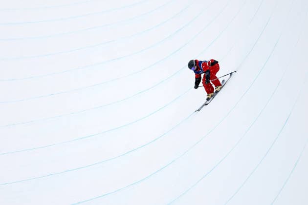 (260220) -- LIVIGNO, Feb. 20, 2026 -- Brendan Mackay of Canada competes during the freestyle skiing men s freeski halfpipe qualification at the Milan-Cortina 2026 Olympic Winter games, Winterspiele,Spiele, Summer games in Livigno, Italy, Feb. 20, 2026. ) (MICO2026)ITALY-LIVIGNO-OLYMPIC WINTER GAMES-FREESTYLE SKIING-MEN S FREESKI HALFPIPE-QUALIFICATION WangxPeng 