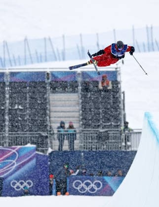 (260220) -- LIVIGNO, Feb. 20, 2026 -- Brendan Mackay of Canada competes during the freestyle skiing men s freeski halfpipe qualification at the Milan-Cortina 2026 Olympic Winter games, Winterspiele,Spiele, Summer games in Livigno, Italy, Feb. 20, 2026. ) (MICO2026)ITALY-LIVIGNO-OLYMPIC WINTER GAMES-FREESTYLE SKIING-MEN S FREESKI HALFPIPE-QUALIFICATION WangxPeng 