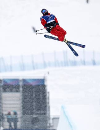 (260220) -- LIVIGNO, Feb. 20, 2026 -- Brendan Mackay of Canada competes during the freestyle skiing men s freeski halfpipe qualification at the Milan-Cortina 2026 Olympic Winter games, Winterspiele,Spiele, Summer games in Livigno, Italy, Feb. 20, 2026. ) (MICO2026)ITALY-LIVIGNO-OLYMPIC WINTER GAMES-FREESTYLE SKIING-MEN S FREESKI HALFPIPE-QUALIFICATION WangxPeng 