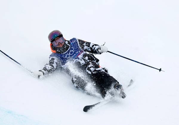 (260220) -- LIVIGNO, Feb. 20, 2026 -- Vincent Maharavo of France falls onto the snow during the freestyle skiing men s freeski halfpipe qualification at the Milan-Cortina 2026 Olympic Winter games, Winterspiele,Spiele, Summer games in Livigno, Italy, Feb. 20, 2026. ) (MICO2026)ITALY-LIVIGNO-OLYMPIC WINTER GAMES-FREESTYLE SKIING-MEN S FREESKI HALFPIPE-QUALIFICATION WangxPeng 