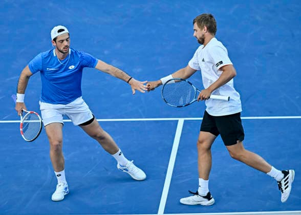 ATP, Tennis Herren Qatar ExxonMobil Open-Doubles Final Julian Cash (L) and Lloyd Glasspool of Great Britain competes against Harri Heliovaara of Finland and Henry Patten of Great Britain in the Doubles Final match at the ATP men s Qatar ExxonMobil Open 2026 tennis tournament at the Khalifa International Tennis Complex in Doha, Qatar, on February 20, 2026. DOHA Qatar Copyright: xNOUSHADx