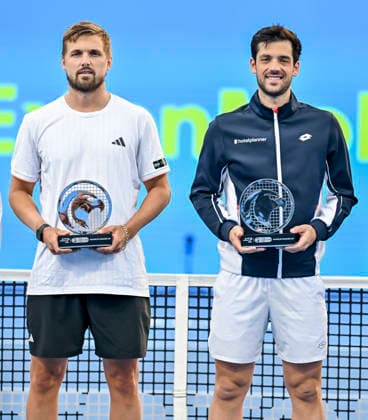 ATP, Tennis Herren Qatar ExxonMobil Open-Doubles Final Julian Cash (R) and Lloyd Glasspool (L) of Great Britain hold the runner-up trophies during the award ceremony following their loss to Harri Heliovaara of Finland and Henry Patten of Great Britain in the menÕs doubles final at the ATP Qatar ExxonMobil Open 2026 tennis tournament at the Khalifa International Tennis Complex in Doha, Qatar, on February 20, 2026. DOHA Qatar Copyright: xNOUSHADx