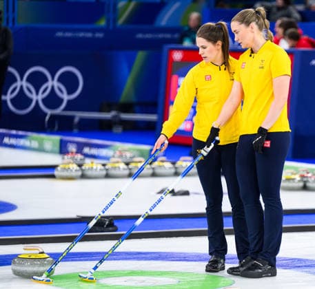 260220 Anna Hasselborg and Sara McManus of Sweden competes in a women s semifinal curling match between Canada and Sweden during day 14 of the 2026 Winter Olympics on February 20, 2026 in Cortina. Photo: Jon Olav Nesvold BILDBYRAN COP 217 JE0127 curling Olympic Games, Olympische Spiele, Olympia, OS olympics winter olympics os ol olympiska spel vinter-os olympiske leker milano cortina 2026 milan cortina 2026 milano cortina 2026 olympic games milano cortina 2026 winter olympic games milano cortina-os milano cortina-ol vinter-ol 14 bbeng sverige sweden kanada canada dam *** 260220 Anna Hasselborg and Sara McManus of Sweden competes in a women s semifinal curling match between Canada and Sweden during day 14 of the 2026 Winter Olympics on February 20, 2026 in Cortina Photo Jon Olav Nesvold BILDBYRAN COP 217 JE0127 curling olympic games olympics winter olympics os ol olympiska spel vinter os olympiske leker milano cortina 2026 milan cortina 2026 milano cortina 2026 olympic games milano cortina 2026 winter olympic games milano cortina os milano cortina ol vinter ol 14 bbeng sverige sweden kanada canada dam  Copyright: JONxOLAVxNESVOLD BB260220JE035