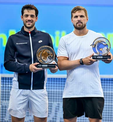ATP, Tennis Herren Qatar ExxonMobil Open-Doubles Final Julian Cash (R) and Lloyd Glasspool (L) of Great Britain hold the runner-up trophies during the award ceremony following their loss to Harri Heliovaara of Finland and Henry Patten of Great Britain in the menÕs doubles final at the ATP Qatar ExxonMobil Open 2026 tennis tournament at the Khalifa International Tennis Complex in Doha, Qatar, on February 20, 2026. DOHA Qatar Copyright: xNOUSHADx