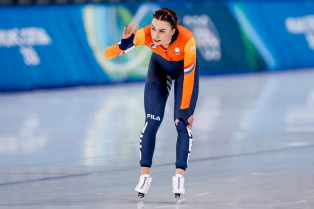 Femke Kok of the Netherlands wave and looks exhausted after Women s 1500m, Milano Cortina 2026 Winter Olympics: Day 14, Speed skating, Eisschnelllauf - Milano Cortina 2026 Winter Olympics: Day 14, Milano Speed Skating Stadium, February 20, 2026, Milan, Italy.
