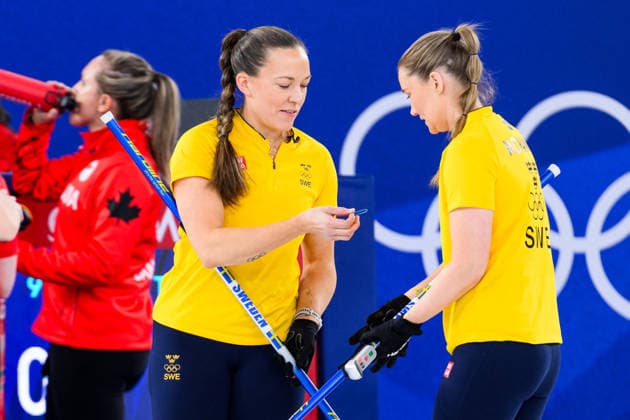 260220 Agnes Knochenhauer and Sara McManus of Sweden with a hair tie in a women s semifinal curling match between Canada and Sweden during day 14 of the 2026 Winter Olympics on February 20, 2026 in Cortina. Photo: Jon Olav Nesvold BILDBYRAN COP 217 JE0127 curling Olympic Games, Olympische Spiele, Olympia, OS olympics winter olympics os ol olympiska spel vinter-os olympiske leker milano cortina 2026 milan cortina 2026 milano cortina 2026 olympic games milano cortina 2026 winter olympic games milano cortina-os milano cortina-ol vinter-ol 14 bbeng sverige sweden kanada canada dam *** 260220 Agnes Knochenhauer and Sara McManus of Sweden with a hair tie in a women s semifinal curling match between Canada and Sweden during day 14 of the 2026 Winter Olympics on February 20, 2026 in Cortina Photo Jon Olav Nesvold BILDBYRAN COP 217 JE0127 curling olympic games olympics winter olympics os ol olympiska spel vinter os olympiske leker milano cortina 2026 milan cortina 2026 milano cortina 2026 olympic games milano cortina 2026 winter olympic games milano cortina os milano cortina ol vinter ol 14 bbeng sverige sweden kanada canada dam  Copyright: JONxOLAVxNESVOLD BB260220JE038