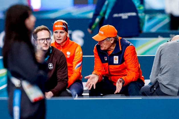 coach Jillert Anema of TeamNL talks with Marijke Groenewoud of the Netherlands after Women s 1500m, Milano Cortina 2026 Winter Olympics: Day 14, Speed skating, Eisschnelllauf - Milano Cortina 2026 Winter Olympics: Day 14, Milano Speed Skating Stadium, February 20, 2026, Milan, Italy.